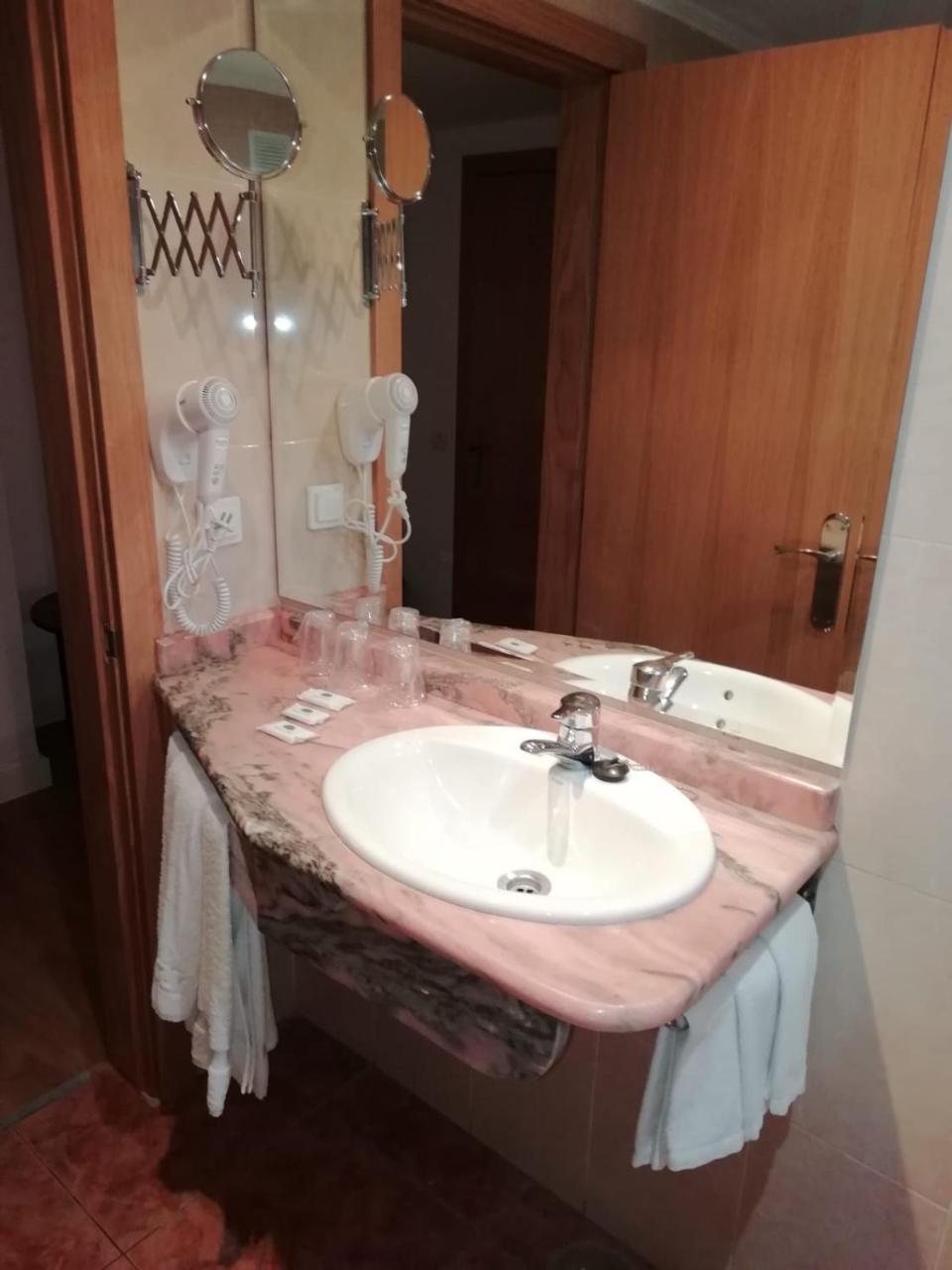 Hotel Brasa Елваш Екстер'єр фото